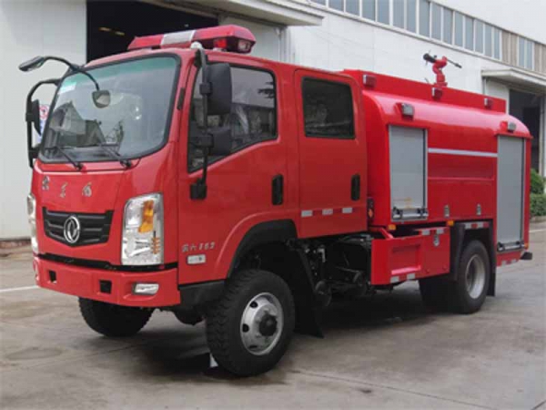 东风四驱越野4.5吨水罐消防车