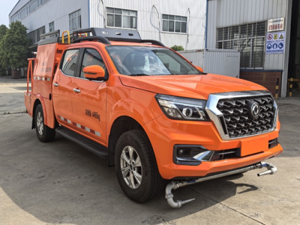 日产单排四驱1.65方洒水车